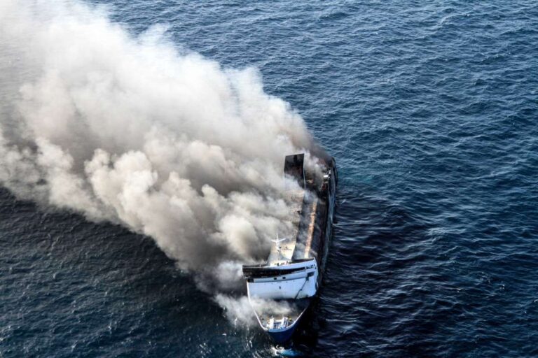 KMP Mutiara Sentosa 2 Terbakar, Tim Gabungan Berpacu dengan Waktu Cari Lokasi Kejadian