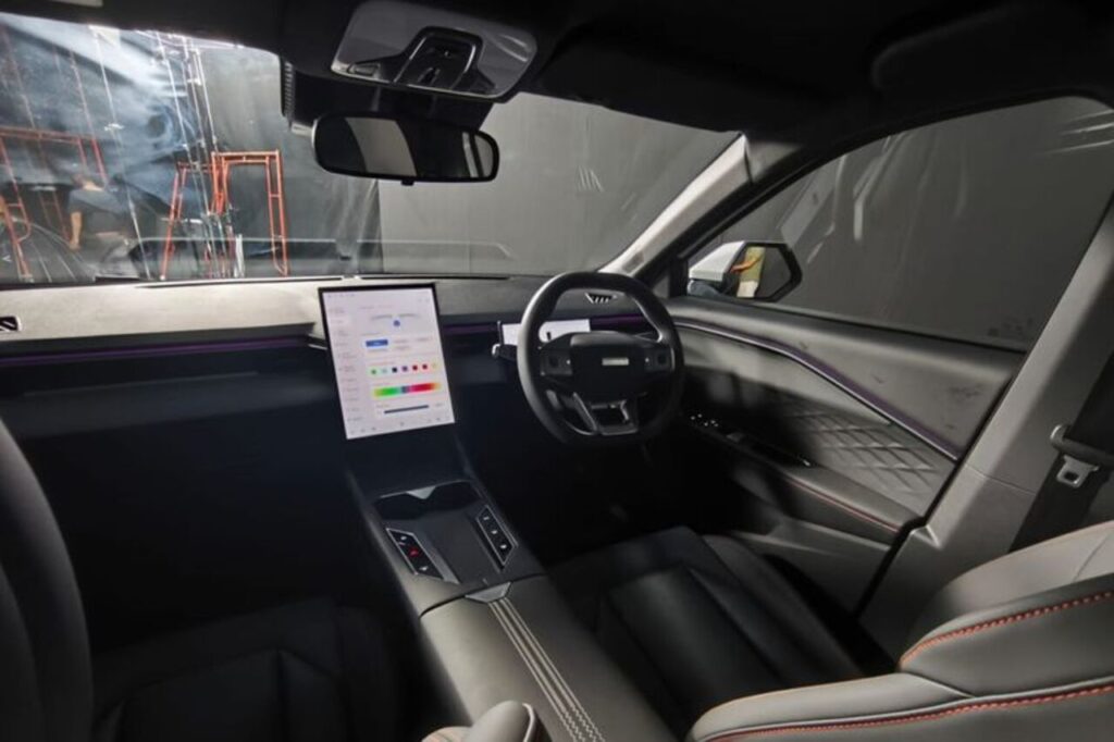 Omoda O4 Tampil Gahar! Cyber Mecha Design Bikin Mobil Ini Terlihat Seperti Masa Depan