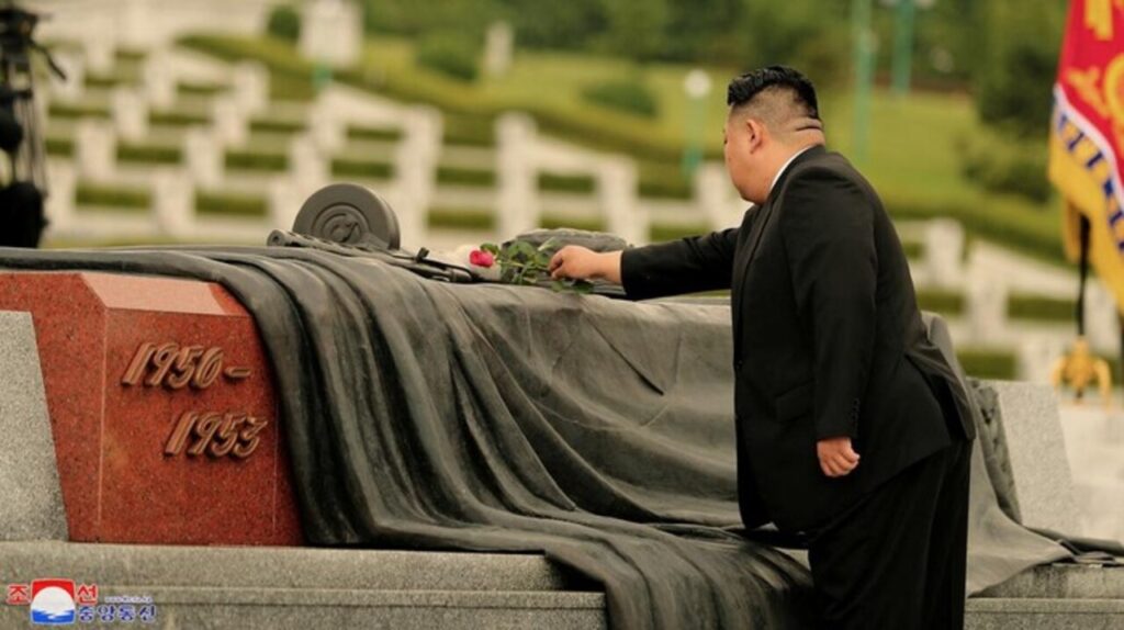 Kim Jong Un Muncul di Momen Bersejarah, Sapa Veteran pada Peringatan Gencatan Senjata
