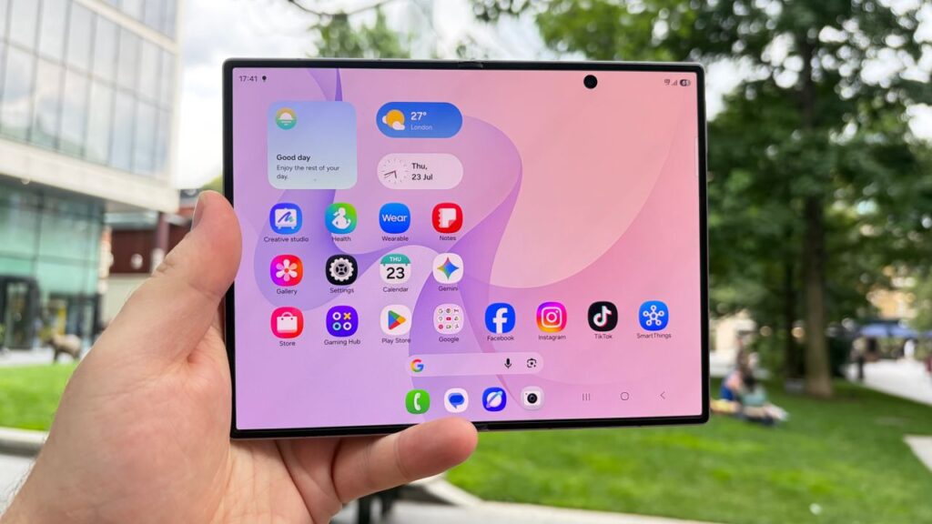 Rekor 7 Tahun Akhirnya Pecah! Pre-order Galaxy Z Fold 8 Tembus 1,44 Juta Unit